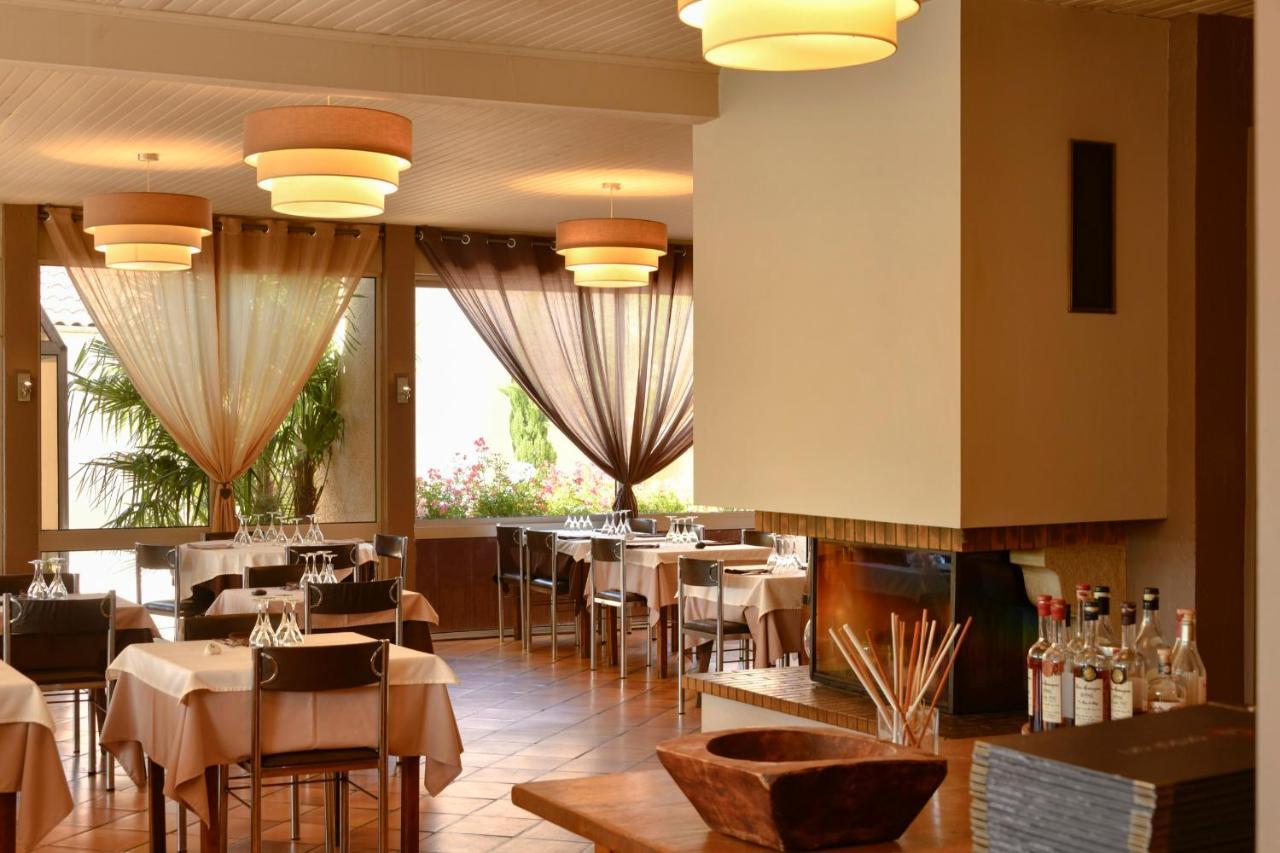 Logis Hotel & Restaurant Le Pardaillan Gondrin Exterior photo